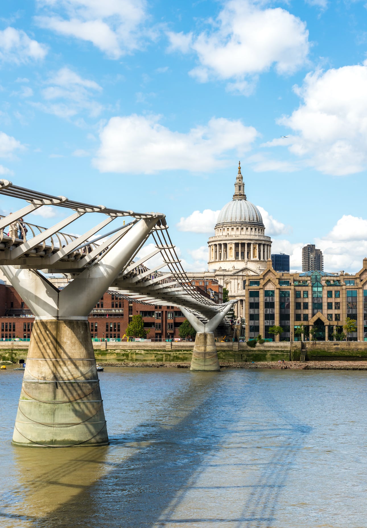 Harry Potter Fans kennen die Millennium Bridge in London