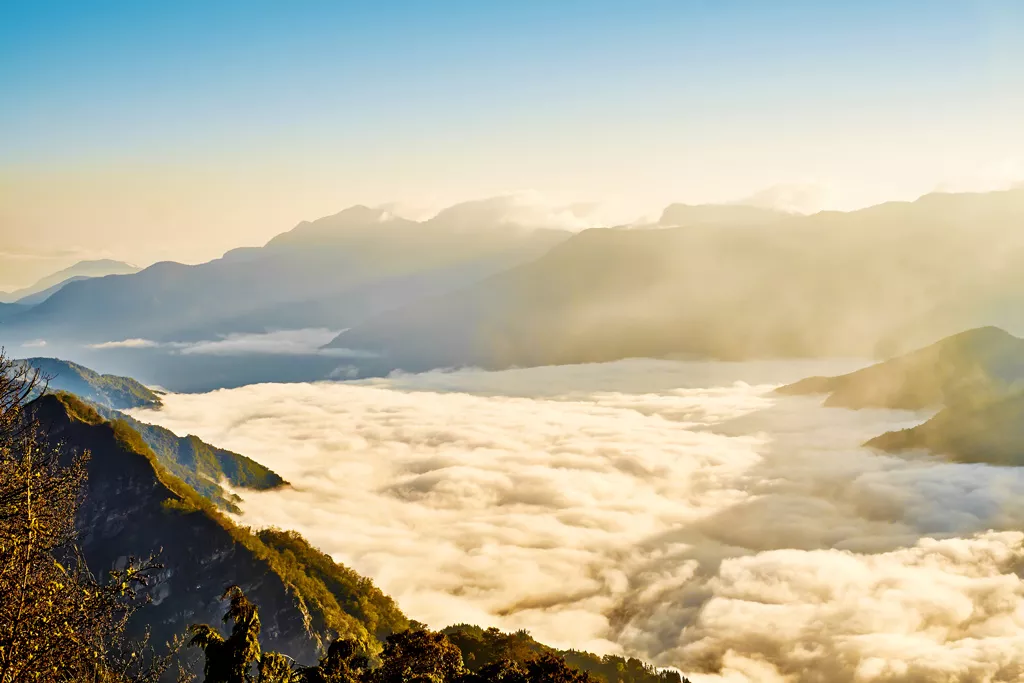 Taiwan Reisen: Blick auf das Wolkenmeer im Alishan Gebirge
