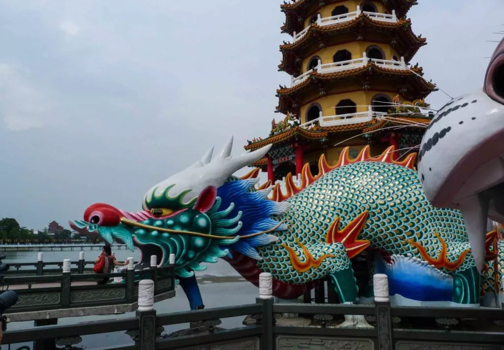 Taiwan Reisen: Drachen- und Tigerpagoden