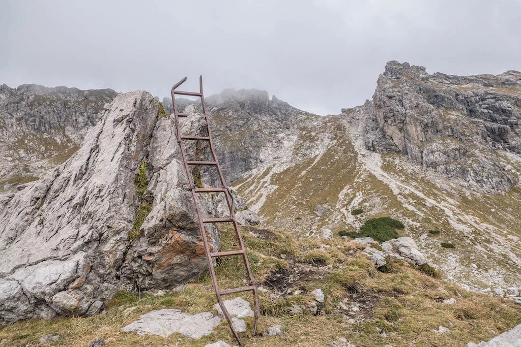 Wanderungen Allgäu zum Nebelhorn: Blick auf Leiter im Nebel