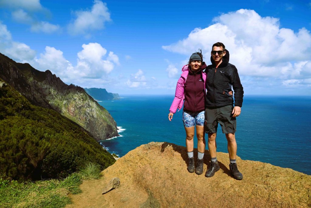 Mann und Frau bei Wanderung auf Madeira