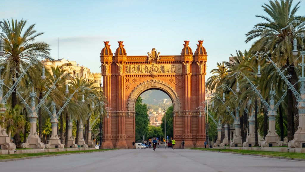 Der Arc de Triomf ist eine beeindruckende Sehenswürdigkeit in Barcelona