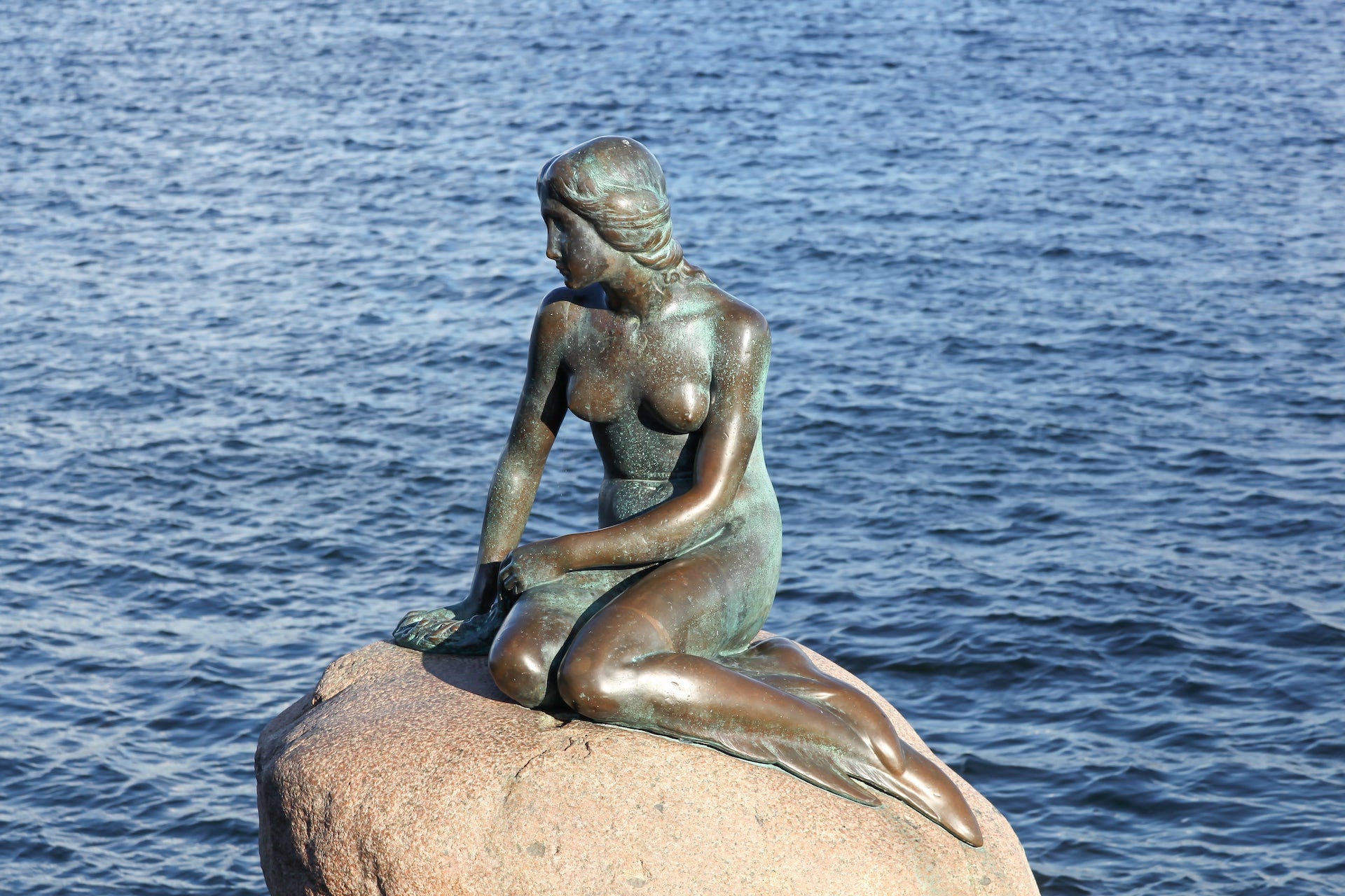 Die kleine Meerjungfrau gehört zu den beliebtesten Kopenhagen Sehenswürdigkeiten
