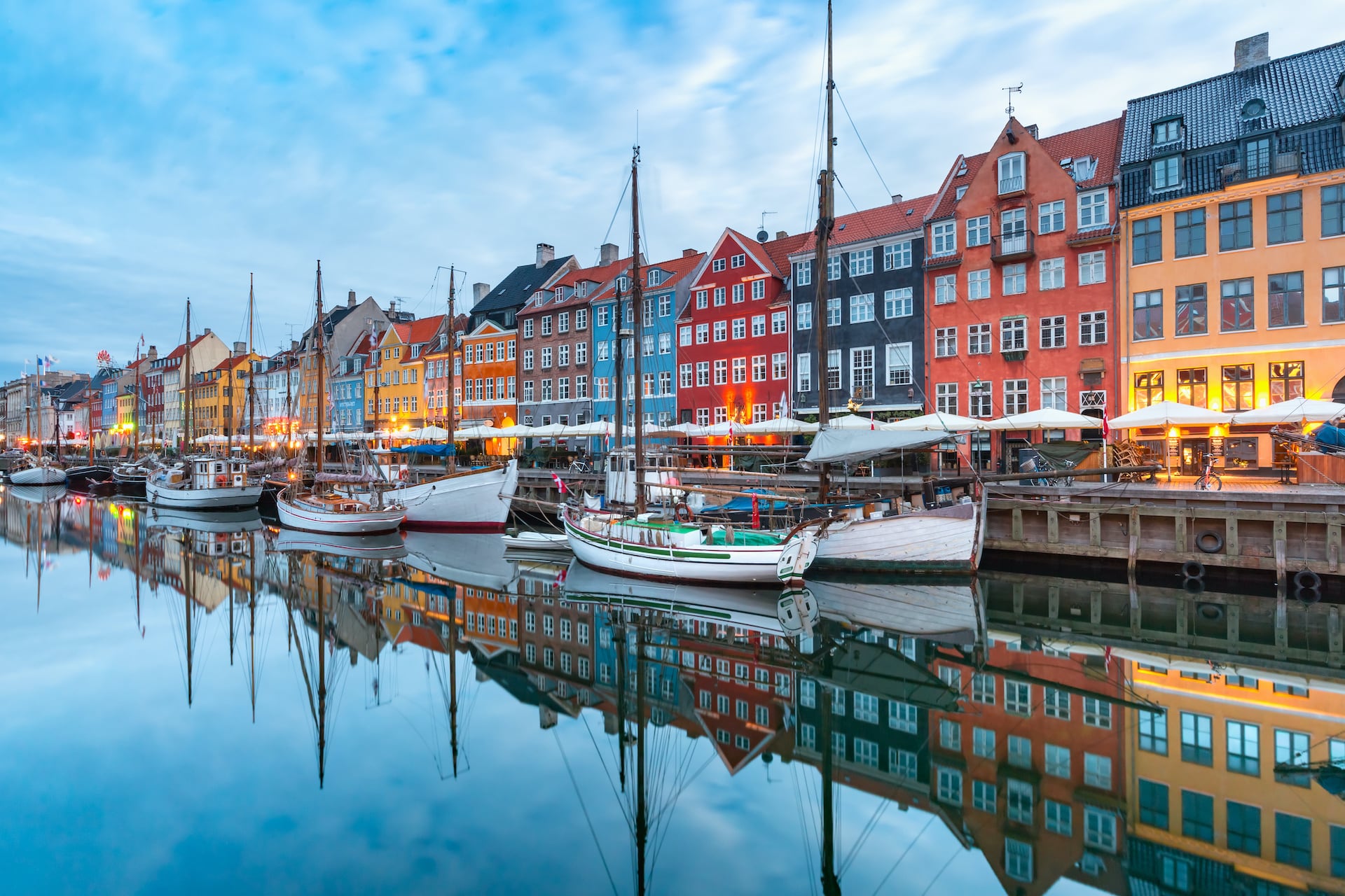 Die bunten Häuser am Nyhavn sind eine der Top Sehenswürdigkeiten in Kopenhagen