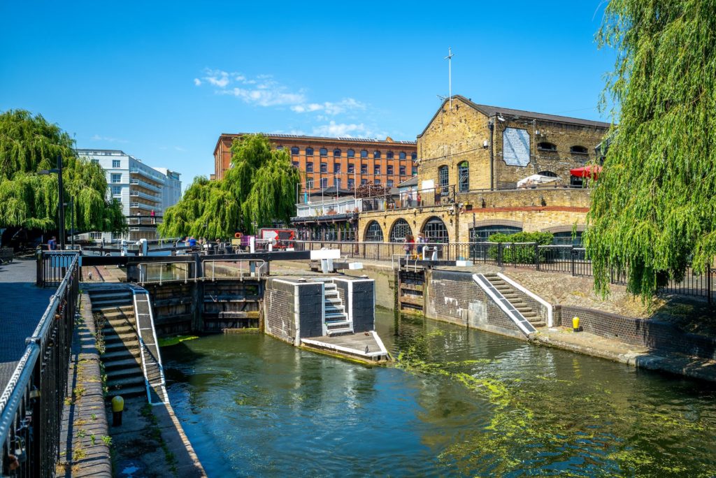 Camden Lock in London ist bekannt durch den Camden Market