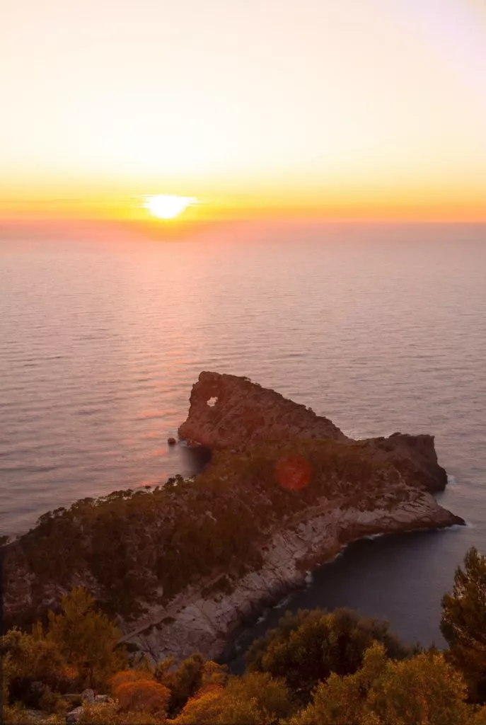 Vom Mirador De Sa Foradada auf Mallorca genießt man einen tollen Sonnenuntergang