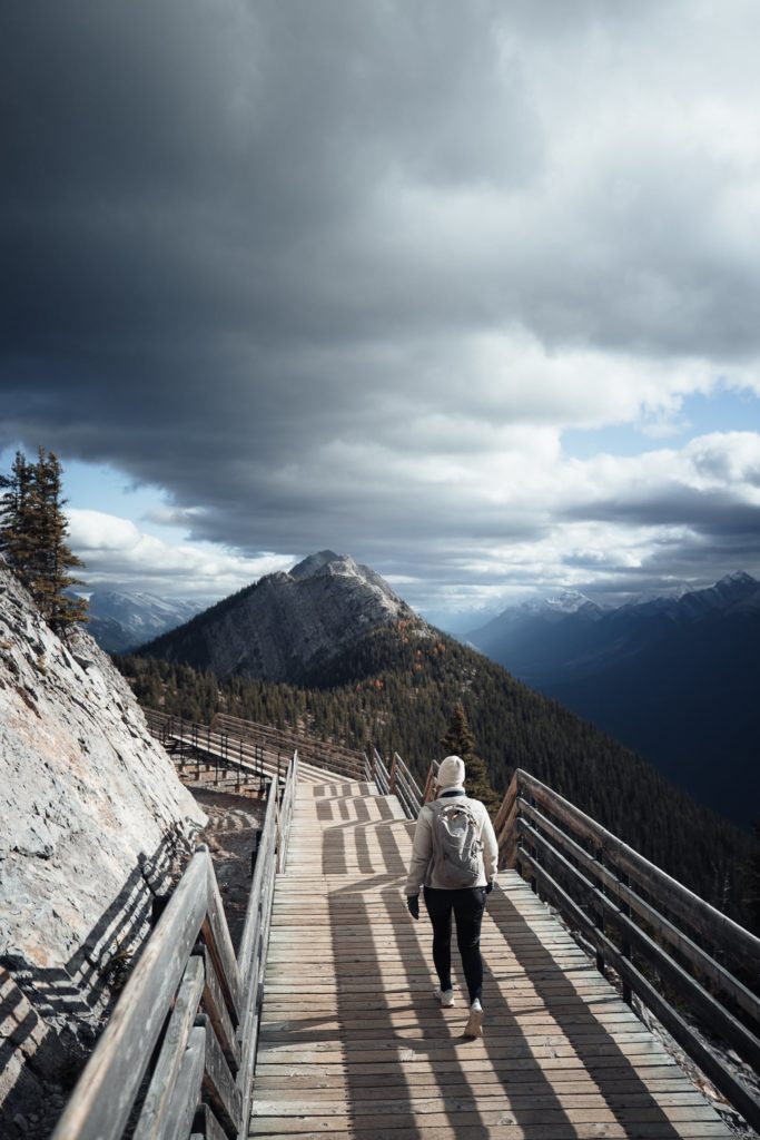 Frau auf dem Sulphur Mountain in Banff