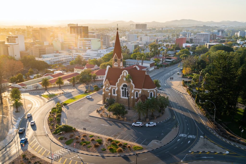 Die Christuskirche ist eine der Sehenswürdigkeiten in Windhoek, Namibia