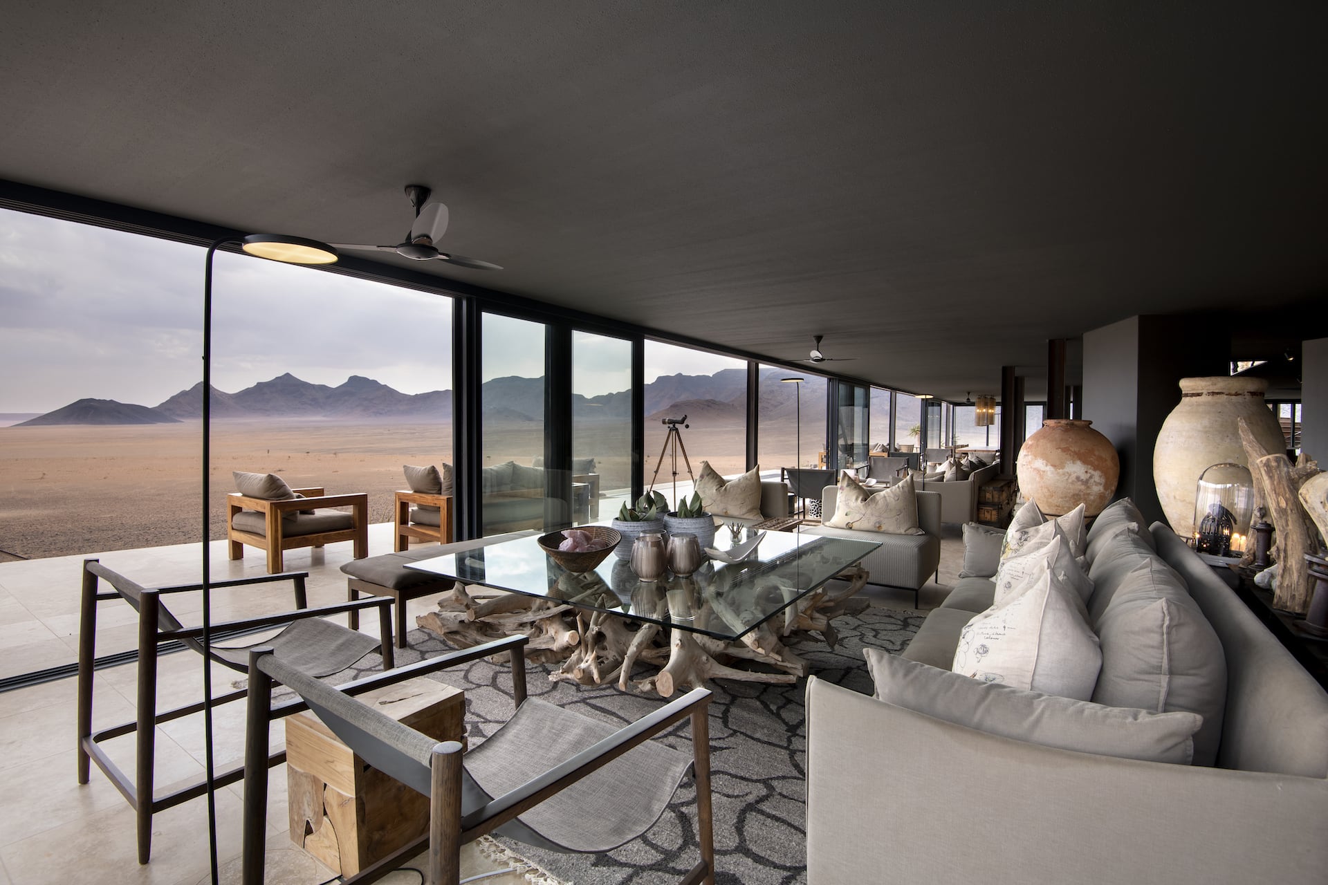 Lounge in der Sossusvlei Desert Lodge in Namibia