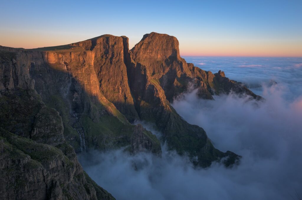Die Drakensberge sind eine der Top-Sehenswürdigkeiten in Südafrika