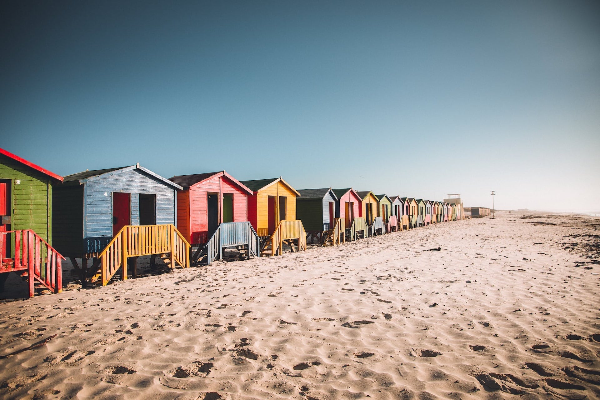 Die bunten Strandhäuser von Muizenberg in Kapstadt