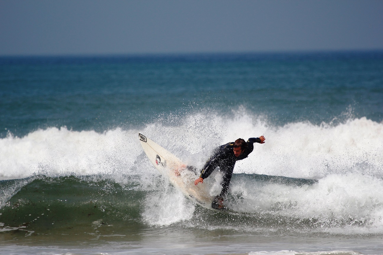 surfer in Ericeira Surfguiding Joao