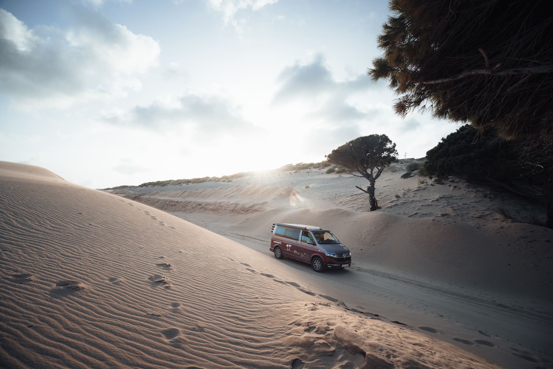 Rundreise durch Andalusien mit dem Van durch Sanddünen