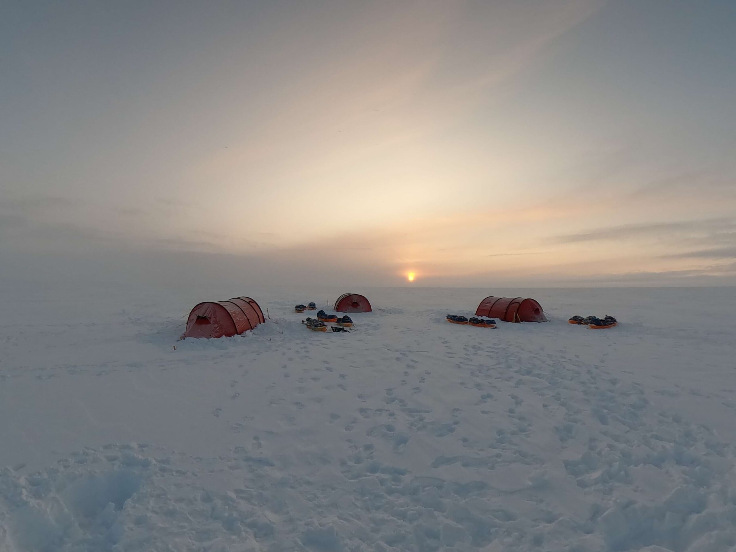 Camp aus Zelten im Eis Grönlands
