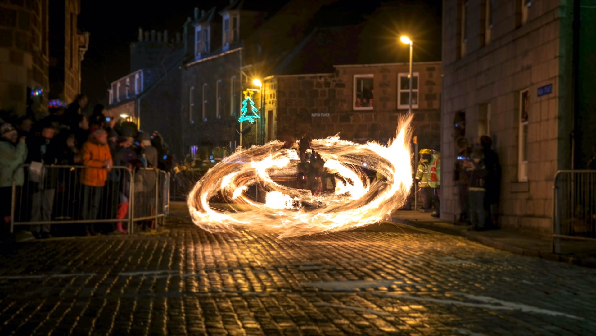 Feuerbälle Stonehaven auf dem Hogmanay Festival in Schottland