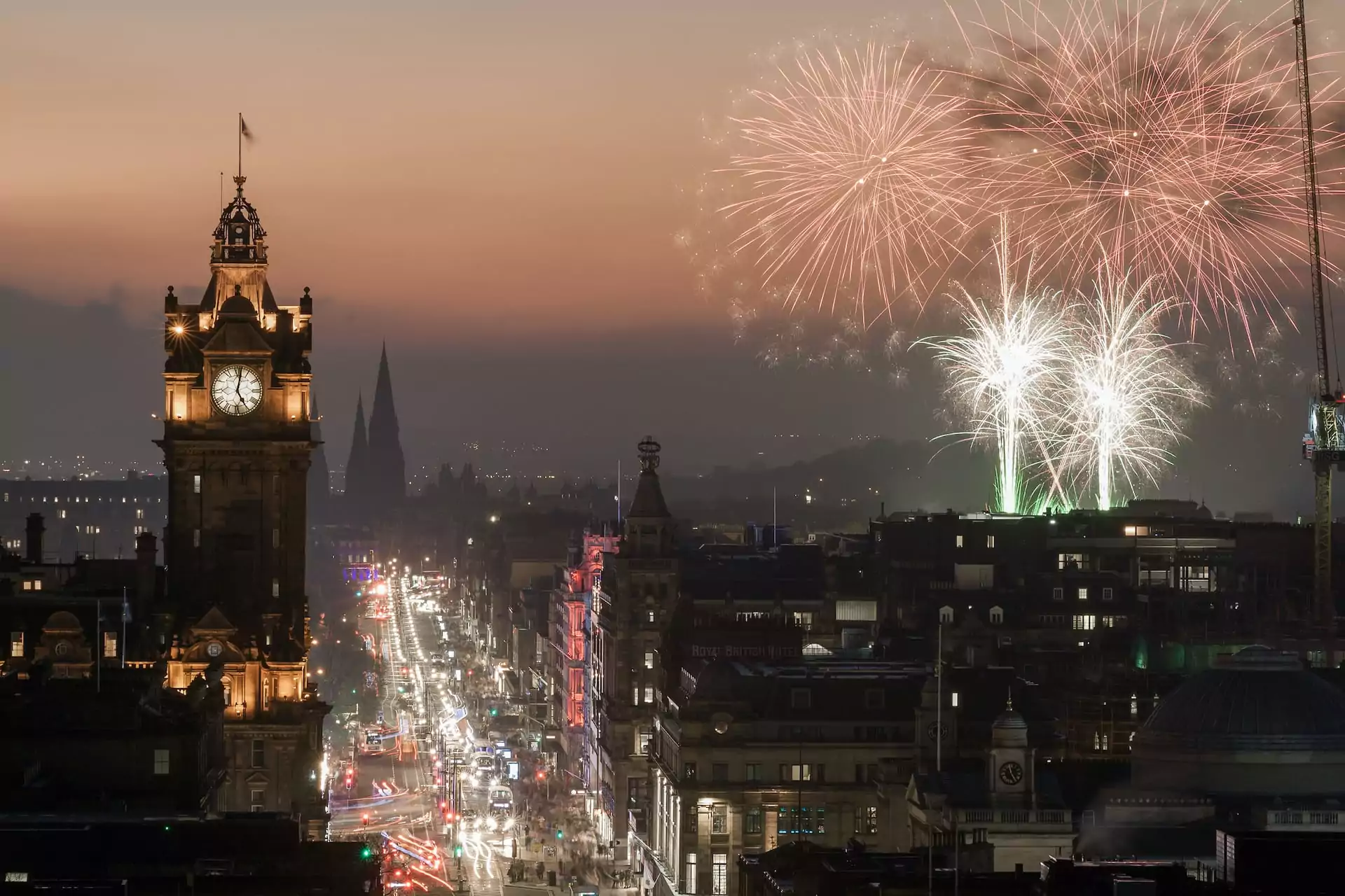 edinburgh silvester: Hogmanay Festival in Schottland Blick auf Princess Street