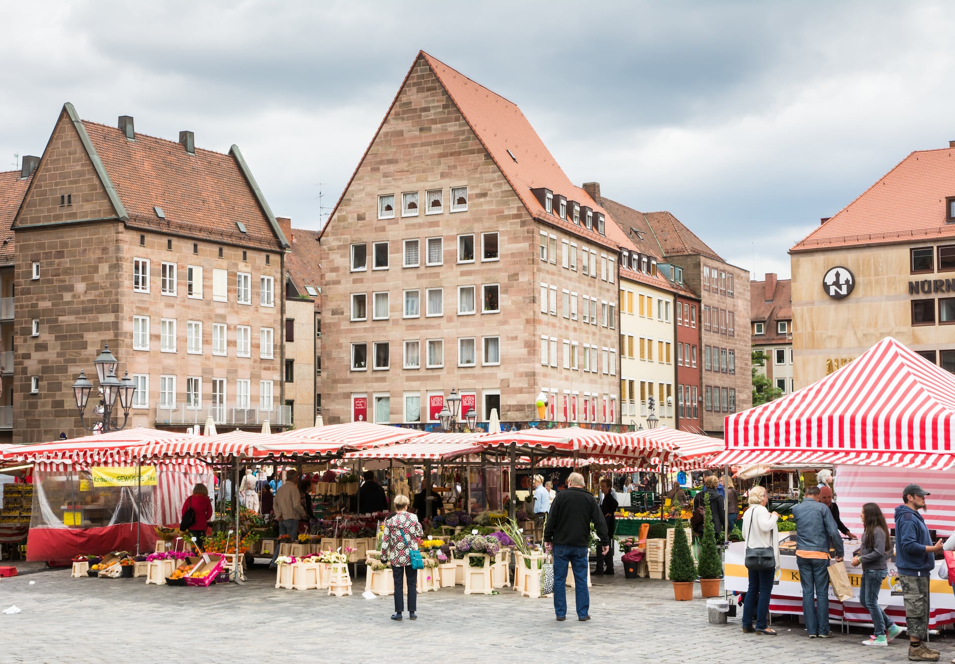 Markt in der historischen Altstadt von Nürnberg