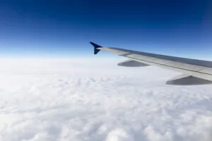 Flugzeug in der Luft: So findest du günstige Flugtickets