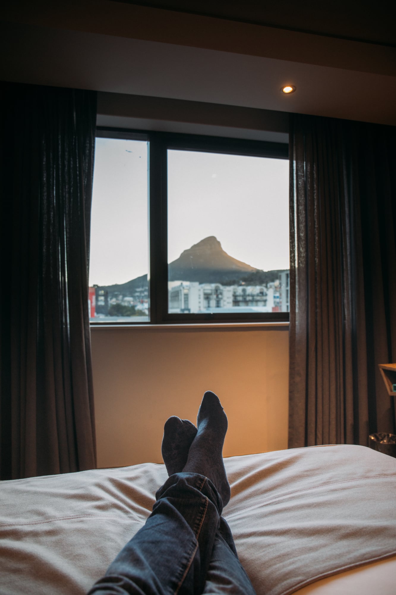 Blick vom Zimmer des SunSquare Cape Town City Bowl Hotel auf den Tafelberg in Kapstadt
