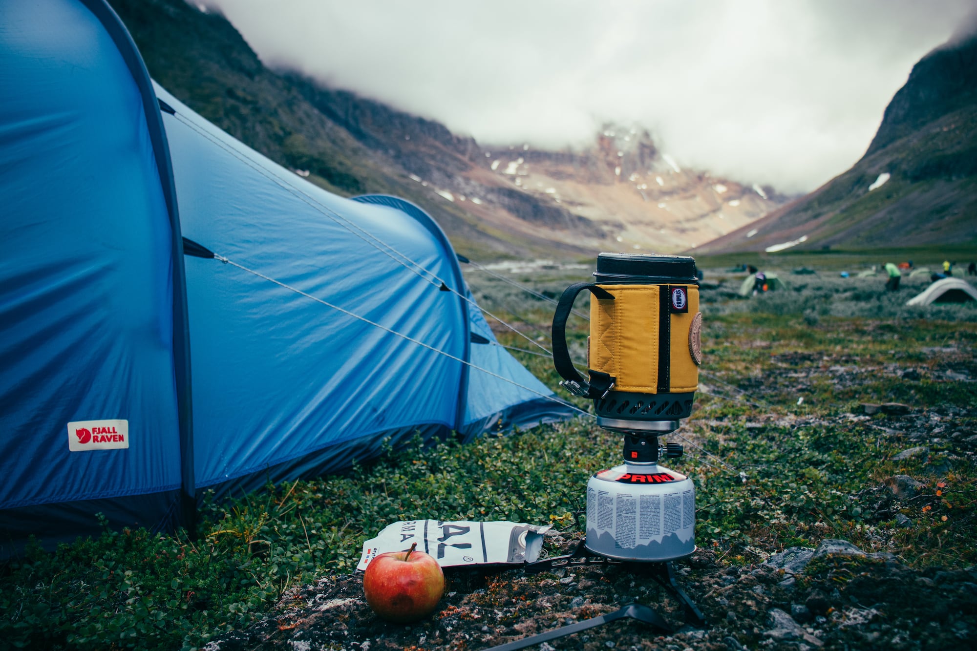 Ausrüstung beim Hiking: Trekking Zelt und Campingkocher