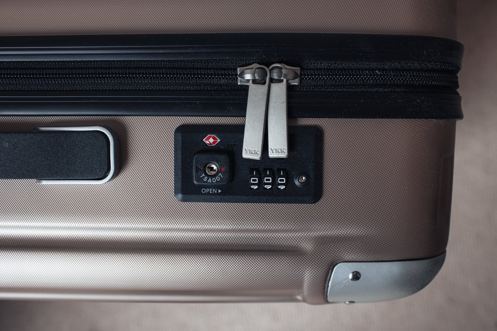Im Lever8 Koffer Test überzeugen vor allem die TSA-Schlösser
