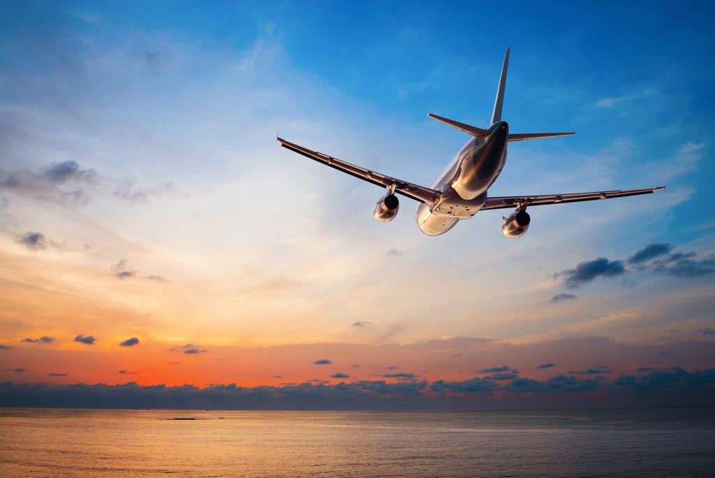 Reise Apps Flügen: Mit Urlaubs Apps lassen sich günstige Flüge finden
