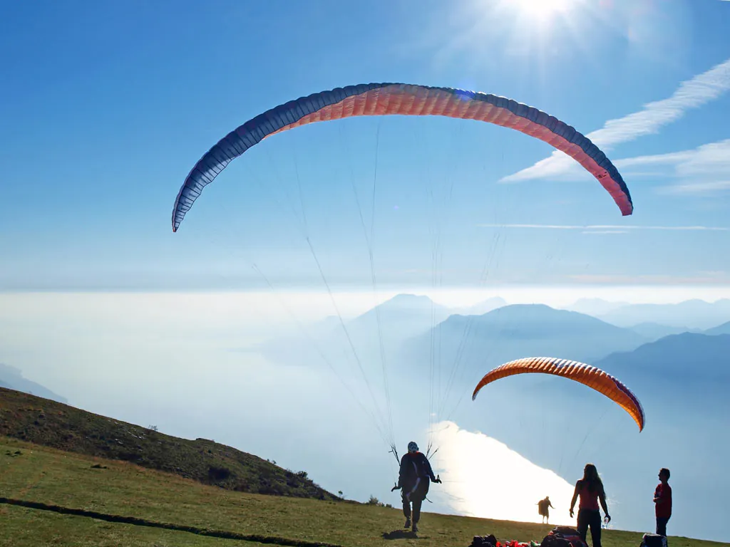 Wetter für Paragliding: Aktivitäten auf Reisen im Frühling